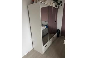 Kledingkast met spiegels