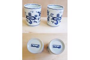 2 Blauwe Donau koffiemokjes Japan. Hoog 8 cm