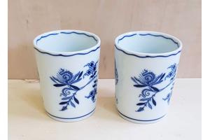 2 Blauwe Donau koffiemokjes Japan. Hoog 8 cm