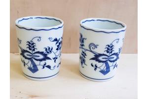 2 Blauwe Donau koffiemokjes Japan. Hoog 8 cm