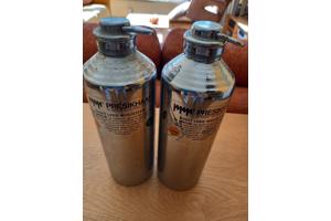 2 klassieke warmwaterkruiken