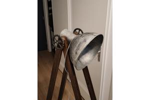 industrieele lamp en leuk mandje