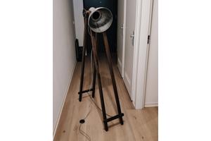 industrieele lamp en leuk mandje
