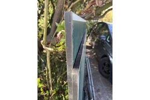 Twee houten bladen tafeltennistafel