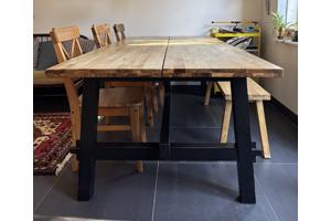 Robuuste houten eettafel 235cm met 3 stoelen