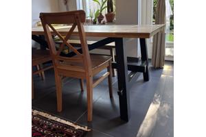Robuuste houten eettafel 235cm met 3 stoelen