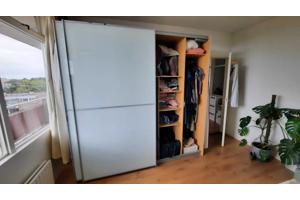 Grote kledingkast