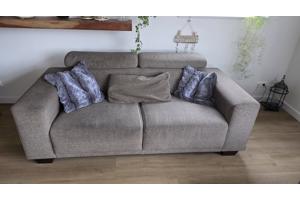 2,5 en 3 zits bankstel met hocker