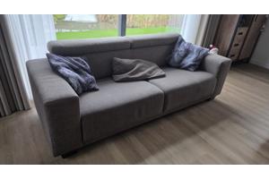 2,5 en 3 zits bankstel met hocker