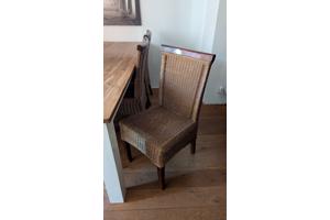 Tafel met 6 rotaneetstoelen