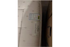 Treca onderstel incl 2 Treca matrassen. Afmeting 200x200