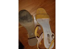 Gele sandalen met hak, maat 39
