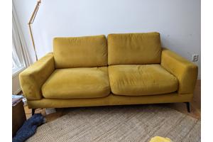 Oker twee zitsbank ,180 bij 85 ,zithoogte 38.