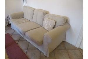 Bank + 1 Stoel in Beige Kleur.