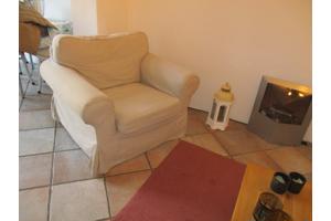 Bank + 1 Stoel in Beige Kleur.