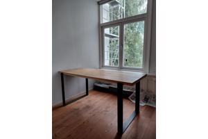 Houten eettafel stalen poten