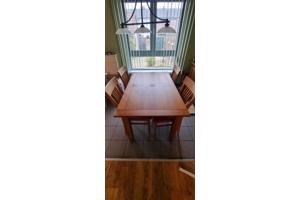 Eettafel met 4 stoelen