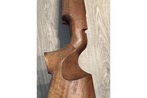 Twee kolven, een linkshandige kolf en Ruger 10/22 kolf