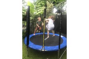 Trampoline met beschermnet