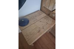 Mooi 1 persoons bed steigerhout met lattenbodem en nachtkastje