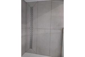 Diverse vloertegels grijs/donkergrijs badkamer/keuken