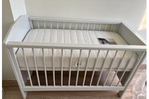 Witte ledikant met matras