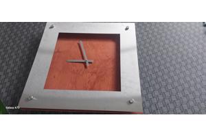 Moderne klok 48cm x48cmm