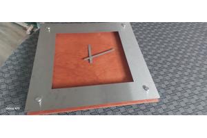 Moderne klok 48cm x48cmm