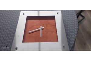 Moderne klok 48cm x48cmm