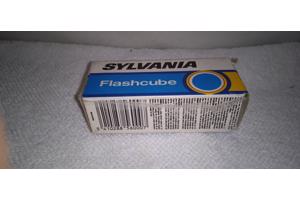 9 Sylvania Flash cubes