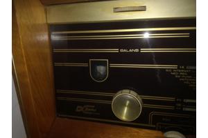 Oude Phillips radio met drukknoppen E110-