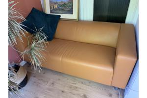 Oranje nep-lederen 2 zits-bank (Ikea Klippan)