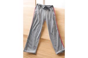 Joggings broek grijs met rode zijstrepen L