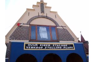 TEKOOP Akkrum CENTRUM  A1 DEGELIJK KARAKTERSTIEK HOEK WOON e