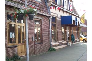 TEKOOP Akkrum CENTRUM  A1 DEGELIJK KARAKTERSTIEK HOEK WOON e