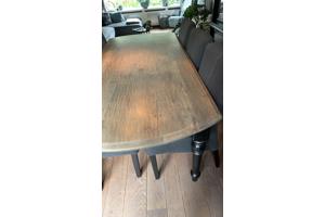 Stevige eettafel