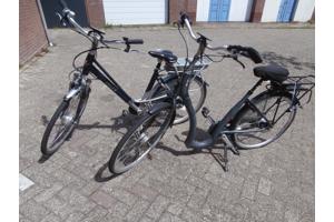 Te koop aangeboden Kavel van 2 damesfietsen