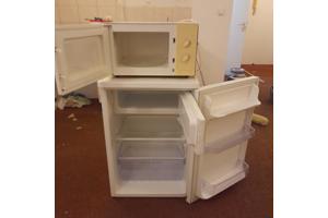 Koelkast en magnetron/fridge and microwave