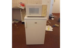 Koelkast en magnetron/fridge and microwave