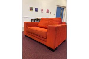 Rood/oranje bankje/loveseat/stoel