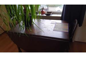 Eettafel met 5 stoelen