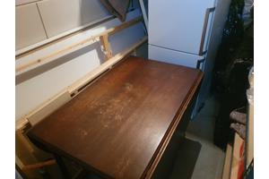 Eettafel met 5 stoelen
