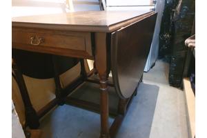 Eettafel met 5 stoelen