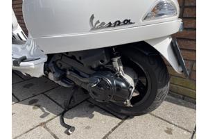 Vespa LX50 4t snor wit.