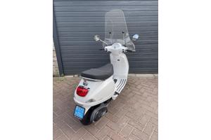 Vespa LX50 4t snor wit.