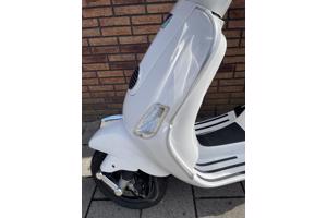 Vespa LX50 4t snor wit.