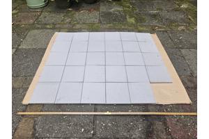 29 lichtgrijze vloertegels 14,6 x14,6