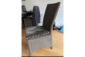 Vier eetkamerstoelen