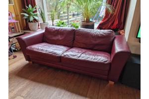 Rode leren bank, 3-zits