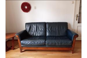 Tweezitsbank en fauteuil van leer